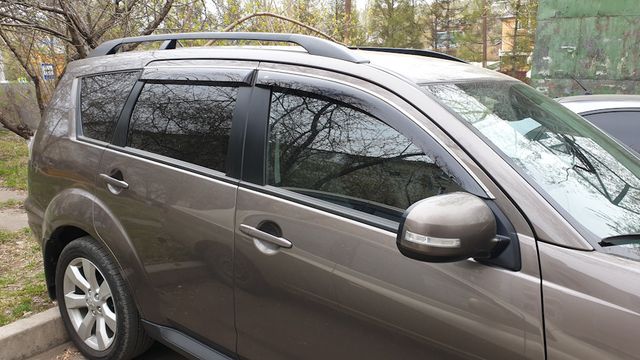 Дефлекторы Cobra Tuning для окон (с хром. молдингом) Peugeot 4007 2007-2012. Артикул M41007CR