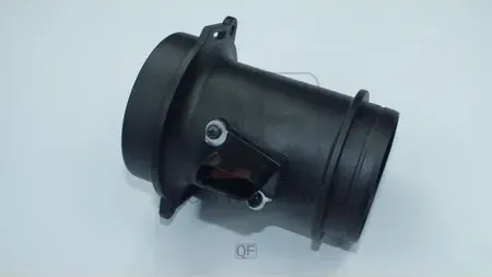 Датчик массового расхода воздуха (Quattro Freni). Артикул qf86a00145