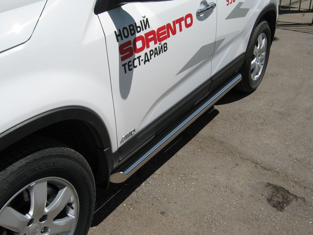 Защита порогов RusStal труба d76 (вариант 1) для Kia Sorento II 2009-2012. Артикул KNT-0000031