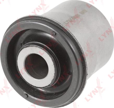 Сайлентблок переднего рычага подвески LYNXauto. Артикул B8090