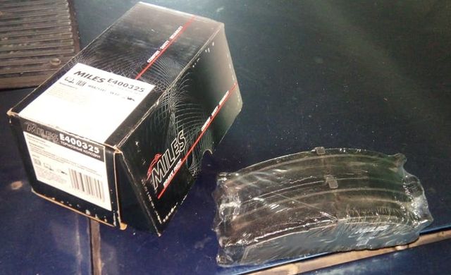 Тормозные колодки Miles (Low-Metallic). Артикул E400325