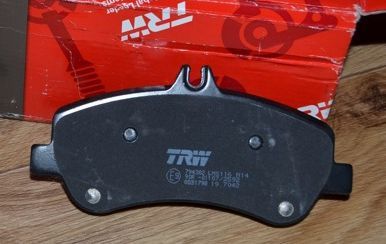 Тормозные колодки TRW. Артикул GDB1798