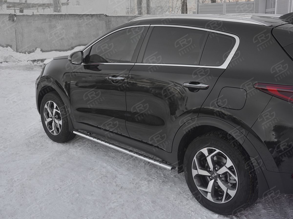 Защита порогов RusStal труба 75х42 овал с проступью для Kia Sportage IV рестайлинг 2018-2026. Артикул KSO-003190