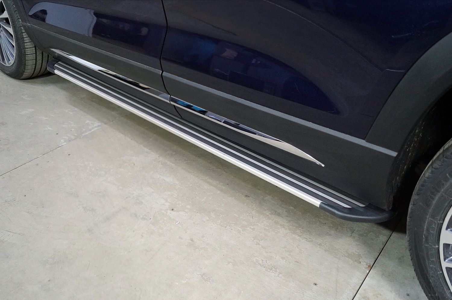 Пороги алюминиевые ТСС Slim Line Silver 1920 мм для Jetour X90 Plus 2WD 2023-2026. Артикул JETX90PL23-05S