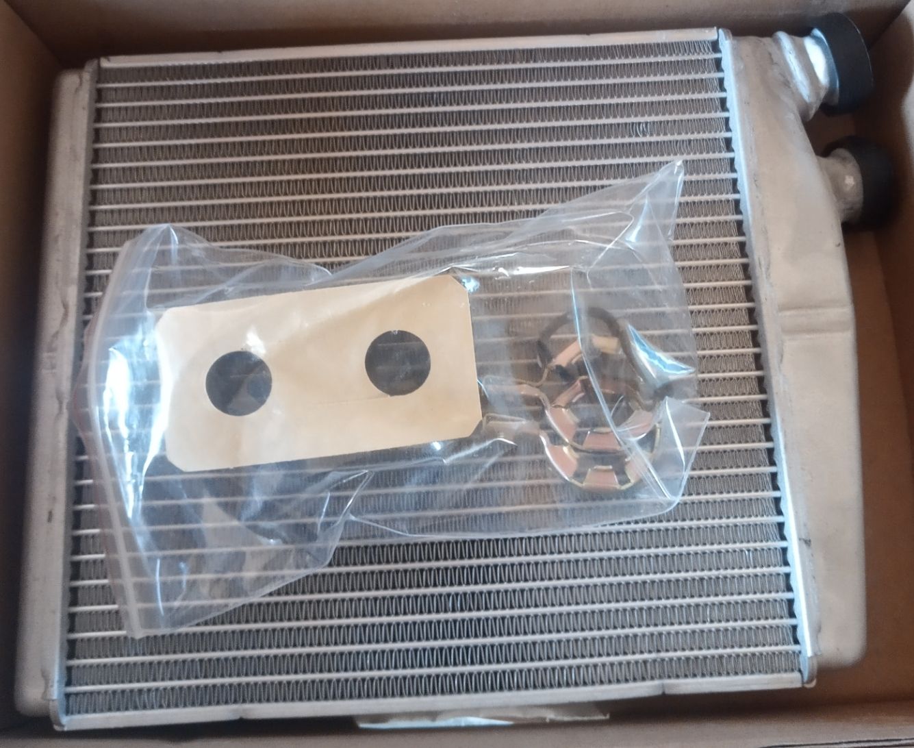 Радиатор отопителя (печки) AVA. Артикул VOA6163