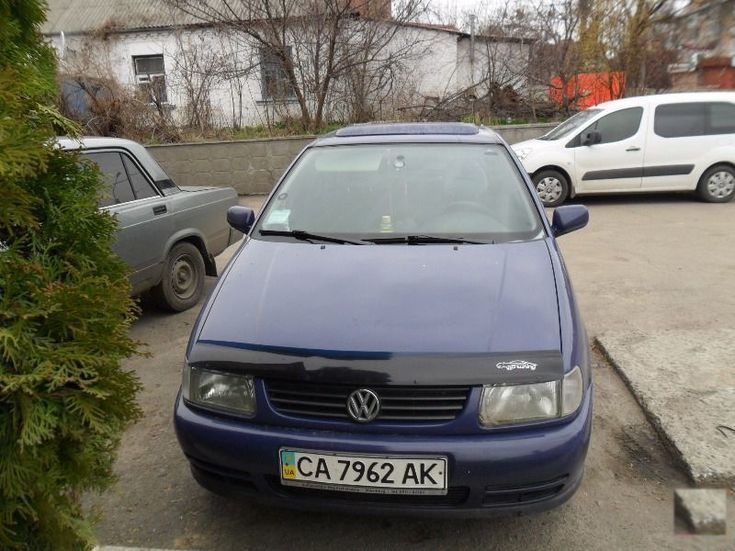 Дефлектор Vip-Tuning для капота Volkswagen Polo III седан 1994-1999. Артикул VW02