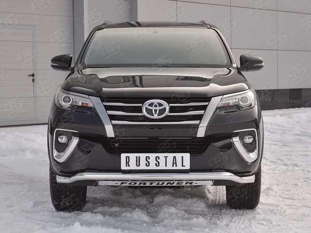Защита RusStal переднего бампера d63 волна с надписью для Toyota Fortuner II (для России) 2017-2020. Артикул TFZ-002878