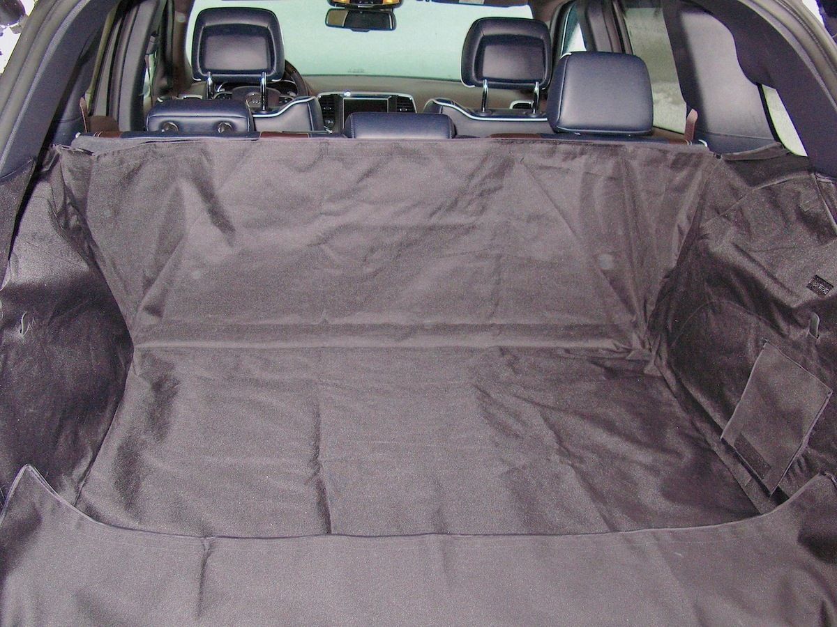 Защитный чехол AUTOSMSTUDIO "Standart" в багажник автомобиля для Jeep Grand Cherokee WK2 2010-2026, черный. Артикул TP-J-GCH-STD-BL