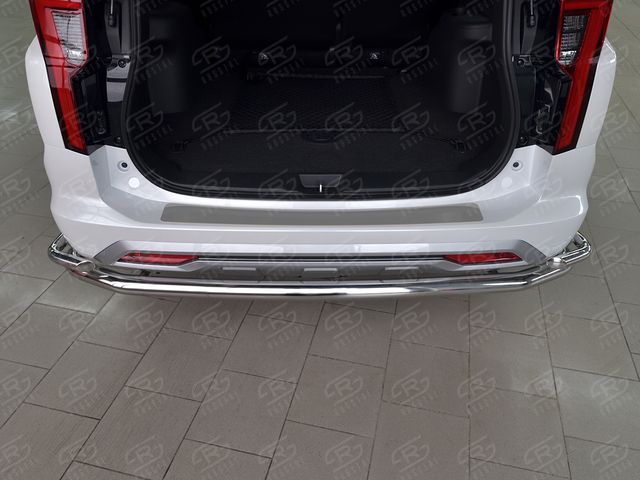 Накладка на задний бампер (лист нерж., зеркальный) RusStal для Mitsubishi Pajero Sport 2021-2026. Артикул MPJSN-003664