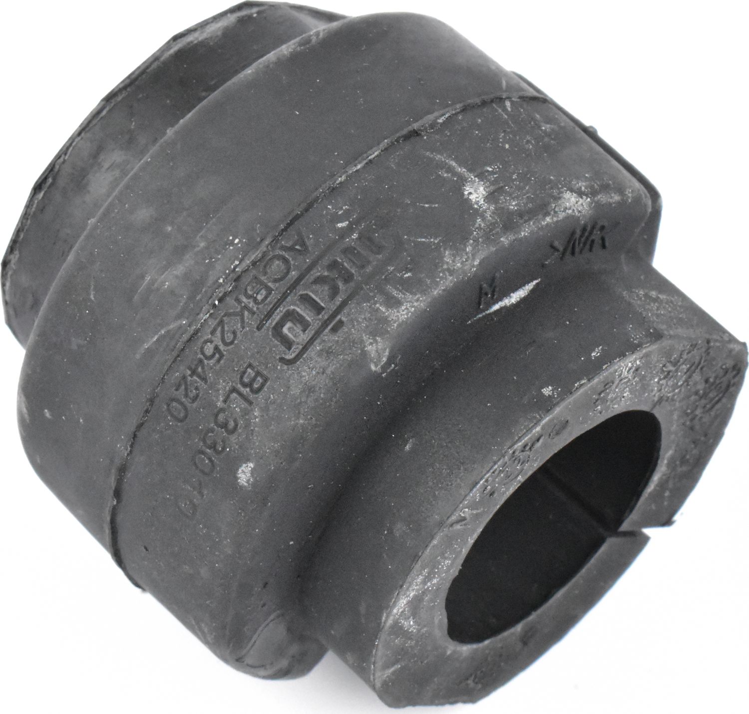 Втулка стабилизатора VAG A4/A8/PASSAT B5 25мм пер. (Jikiu). Артикул BL33010