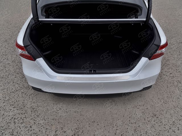 Накладка на задний бампер RusStal для Toyota Camry 70 (V70, XV70) XV70 2017-2026 (лист нерж. шлифованный). Артикул TCAMN-003470