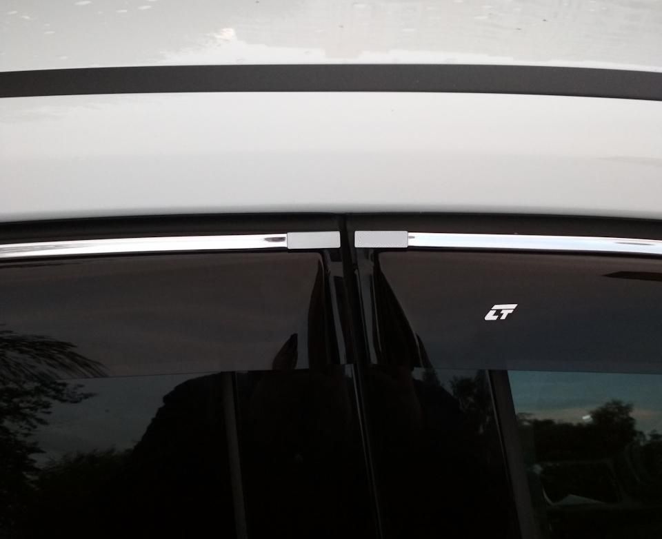 Дефлекторы Cobra Tuning для окон (с хром. молдингом) Volkswagen Touareg I 2002-2010. Артикул V21903CR