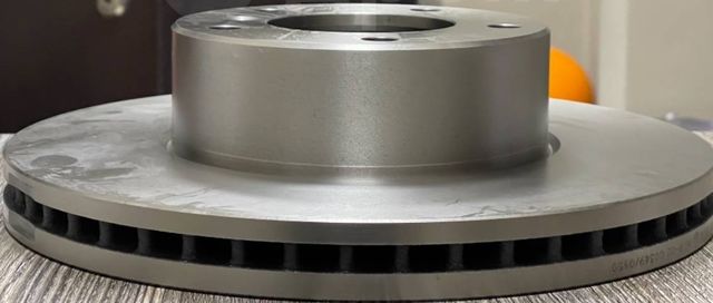 Тормозной диск Bosch передний для PUCH G-modell W463 1989-2001. Артикул 0 986 479 568