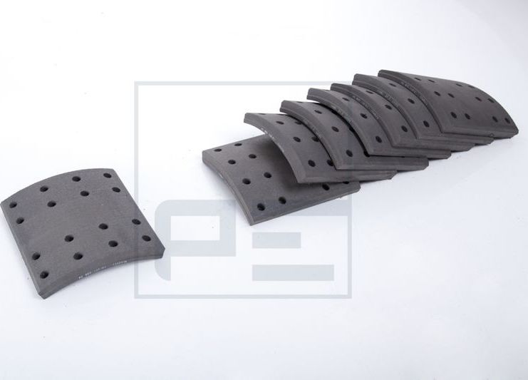 Тормозные накладки PE Automotive. Артикул 086.138-00A