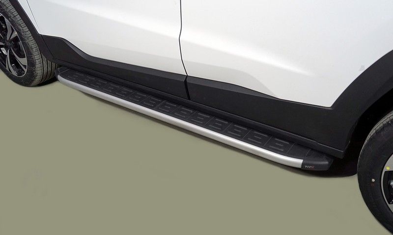 Пороги алюминиевые ТСС с пластиковой накладкой 1720 мм для JAC JS4 2022-2026. Артикул JACJS422-08AL