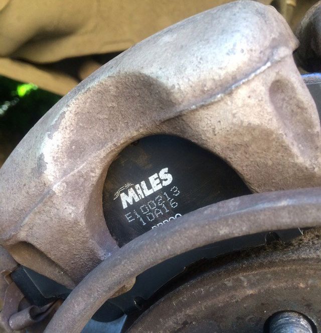 Тормозные колодки Miles (Semi-Metallic). Артикул E100213