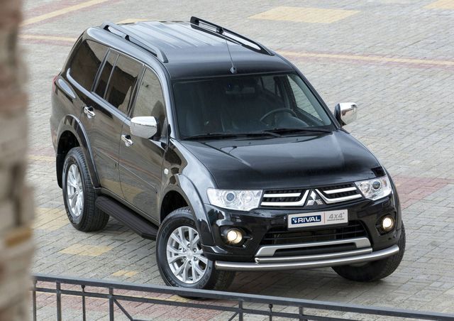 Пороги алюминиевые Rival Premium-Black для Mitsubishi Pajero Sport II 2008-2016. Артикул A173ALB.4003.1
