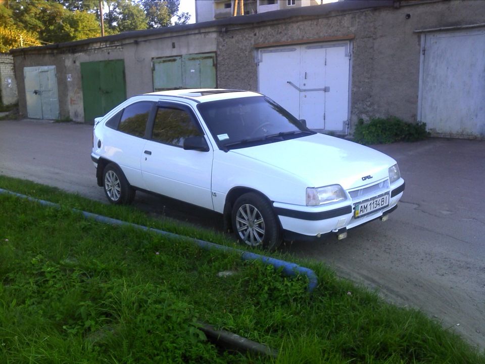 Дефлекторы Cobra Tuning для окон Opel Kadett E 3-дв. 1984-1994. Артикул O12684