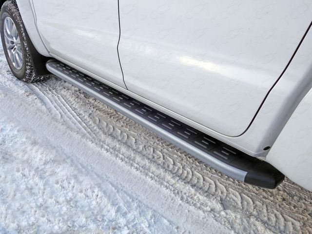 Пороги алюминиевые ТСС с пластиковой накладкой 1920 мм для Volkswagen Amarok I рестайлинг 2016-2026 Карбон серые. Артикул VWAMAR17-31GR