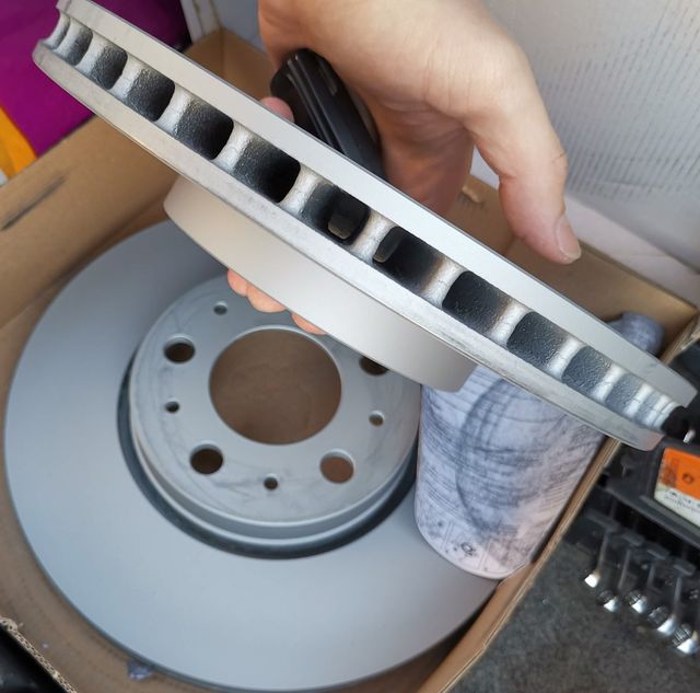 Тормозной диск Zimmermann Coat Z. Артикул 610.3701.20