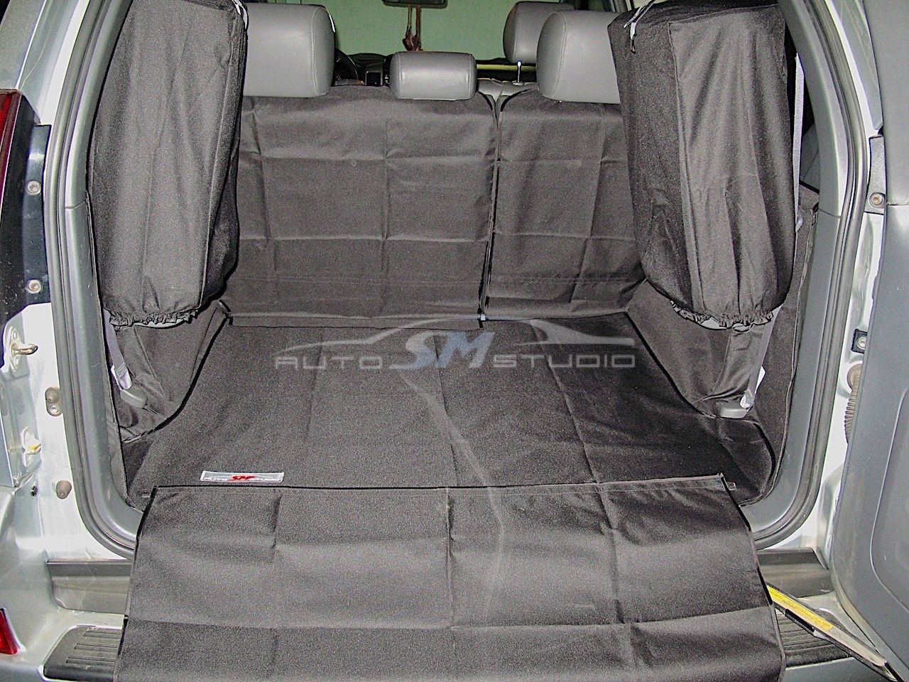 Защитный чехол AUTOSMSTUDIO "Maxi" в багажник автомобиля для Lexus GX 470 (5 мест) 2002-2009, черный. Артикул TP-LC120(5)-MAXI-BL