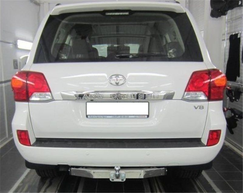Фаркоп Oris (ранее Bosal) с металлической накладкой для Toyota Land Cruiser 200 2010-2021. Артикул 3091-FL