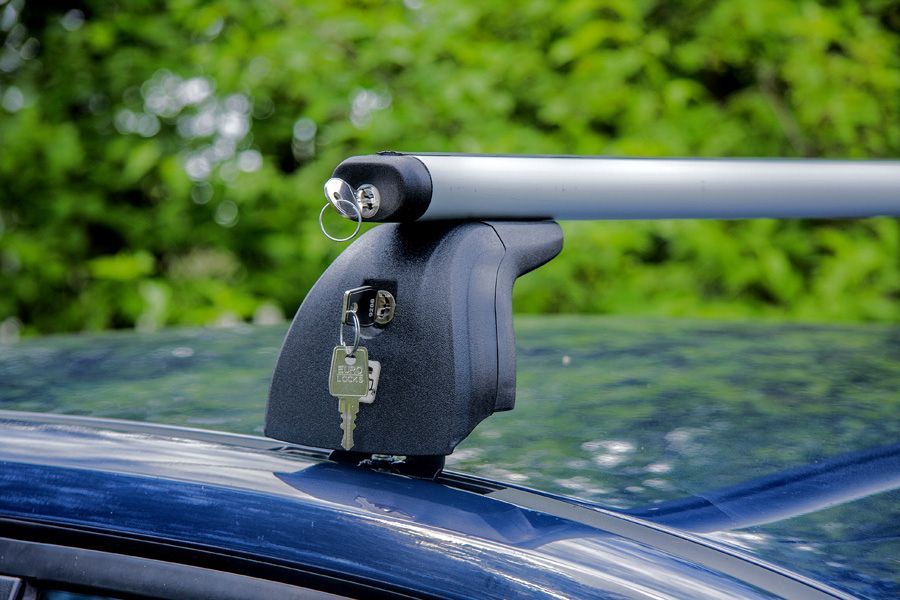 Багажник на крышу Amos Beta на штатные места для Ford Focus II седан 2005-2010 (Аэродинамические дуги). Артикул beta-b-101-f1.2l