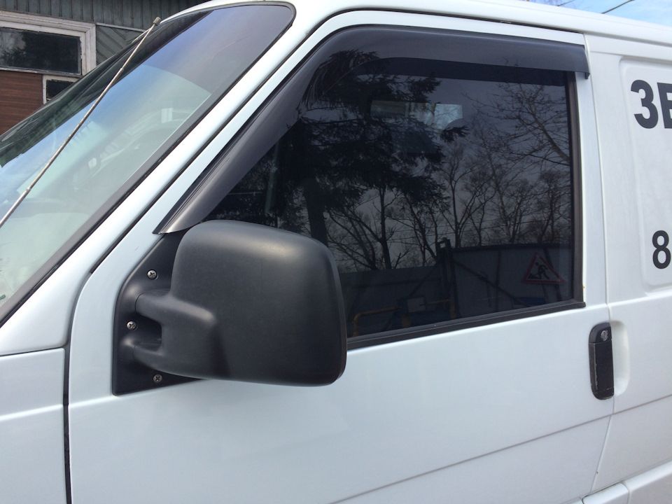 Дефлекторы Cobra Tuning для окон Volkswagen T4 1990-2003. Артикул V21690