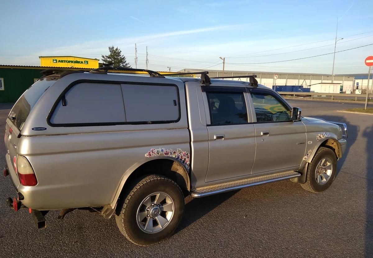 Дефлекторы Cobra Tuning для окон Mitsubishi L200 2001-2006. Артикул M43296