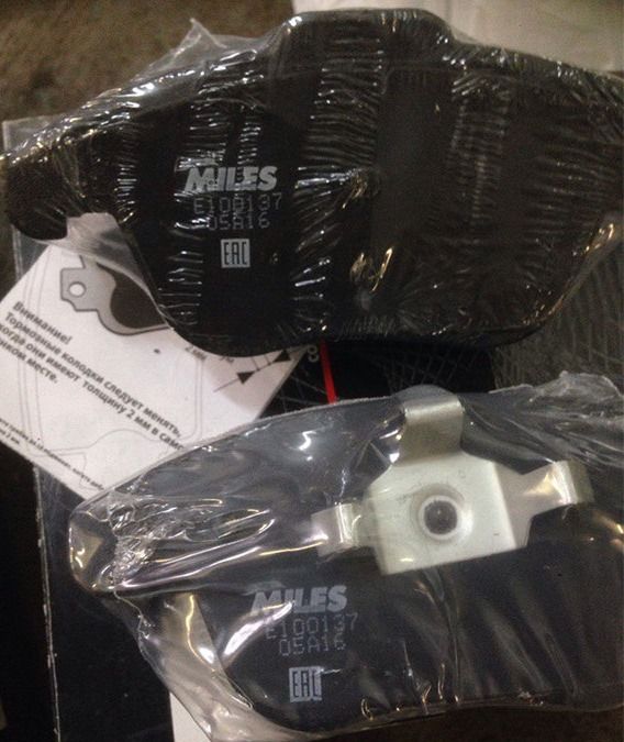 Тормозные колодки Miles (Semi-Metallic). Артикул E100137