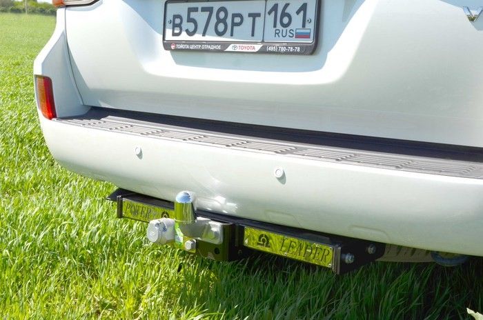 Фаркоп Лидер-Плюс для Toyota Land Cruiser 200 2007-2021 (с накладкой из нерж. стали). Фланцевое крепление. Артикул T110-F(N)