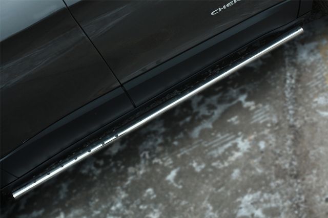 Защита порогов RusStal труба d75х42 овал с проступью для Jeep Cherokee KL 2014-2025. Артикул JCO-001988