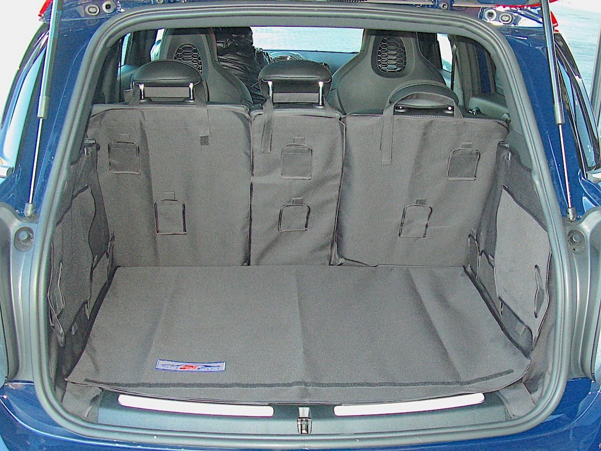 Защитный чехол AUTOSMSTUDIO "Maxi" в багажник автомобиля для Mini Countryman F60 2016-2026, серый. Артикул TP-Mi-CM-MAXI-GR