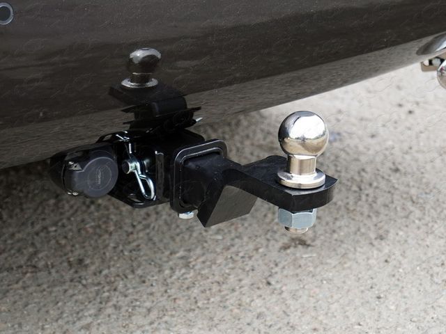 Фаркоп ТСС оцинкованный под американский квадрат для Hyundai H1 рестайлинг 2018-2026 (нерж. шар). Артикул TCU00122N