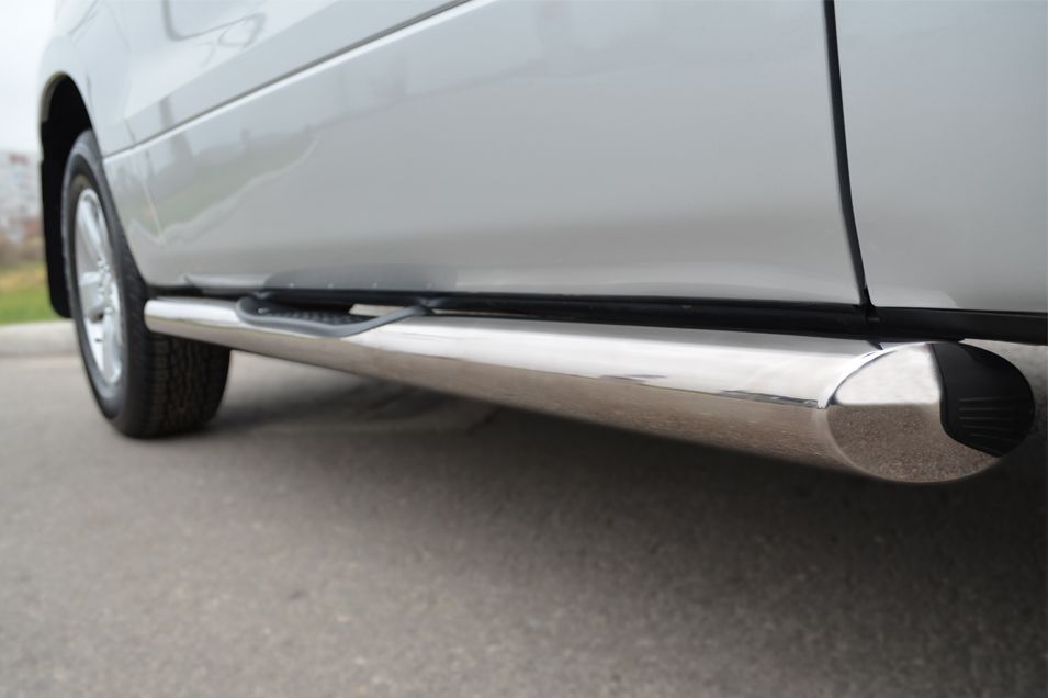 Защита RusStal порогов труба d76 с накладками (вариант 1) для Suzuki Grand Vitara 3-дв. 2012-2015. Артикул SV3T-0011081