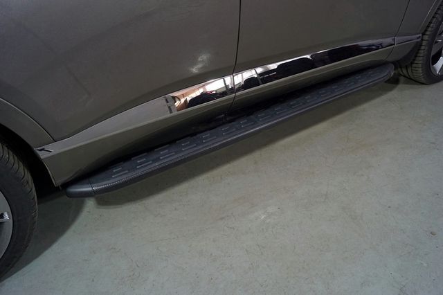 Пороги алюминиевые ТСС с пластиковой накладкой 1920 мм для Genesis GV80 4WD 3D 2020-2026 Карбон черные. Артикул GENESGV8020-09BL