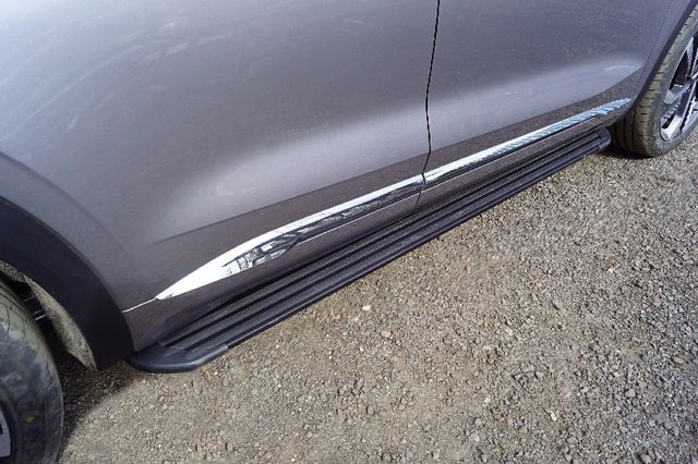 Пороги алюминиевые ТСС Slim Line Black 1820 мм для Geely Monjaro 2022-2026. Артикул GEELMON23-07B