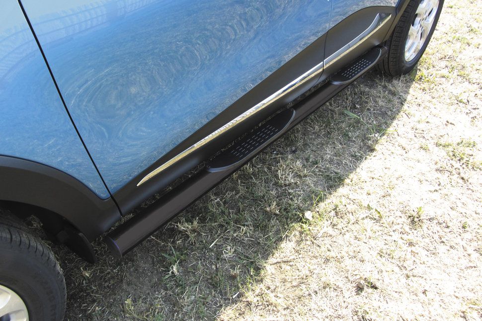 Пороги Slitkoff d76 с проступями для Renault Kaptur 4WD 2016-2026 Черные. Артикул RK4WD005B