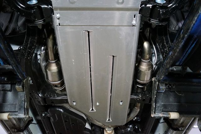 Защита алюминиевая ТСС (4 мм) для АКПП и РК Toyota Land Cruiser 300 2021-2026. Артикул ZKTCC00504