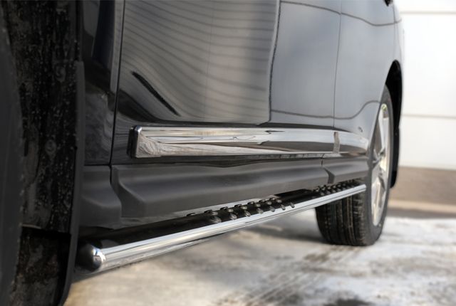 Защита порогов RusStal труба 75х42 овал с проступью для Nissan Pathfinder R52 2014-2026. Артикул NPO-002022