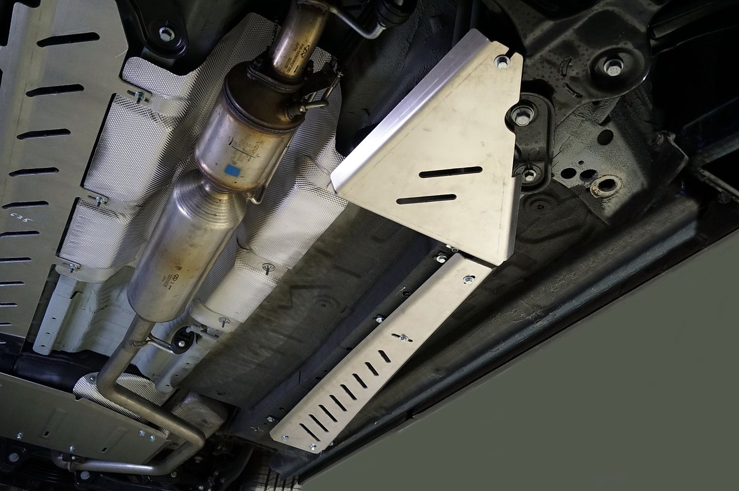 Защита алюминиевая ТСС (4 мм) для трубок кондиционера Jetour X90 Plus 2023-2026. Артикул ZKTCC00634