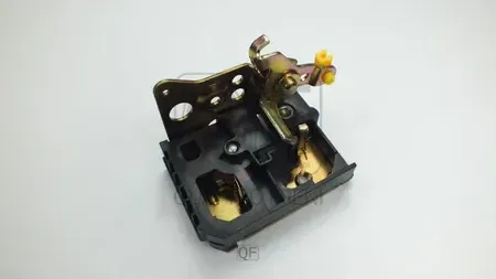 Замок сдвижной двери (Quattro Freni). Артикул qf15i00006