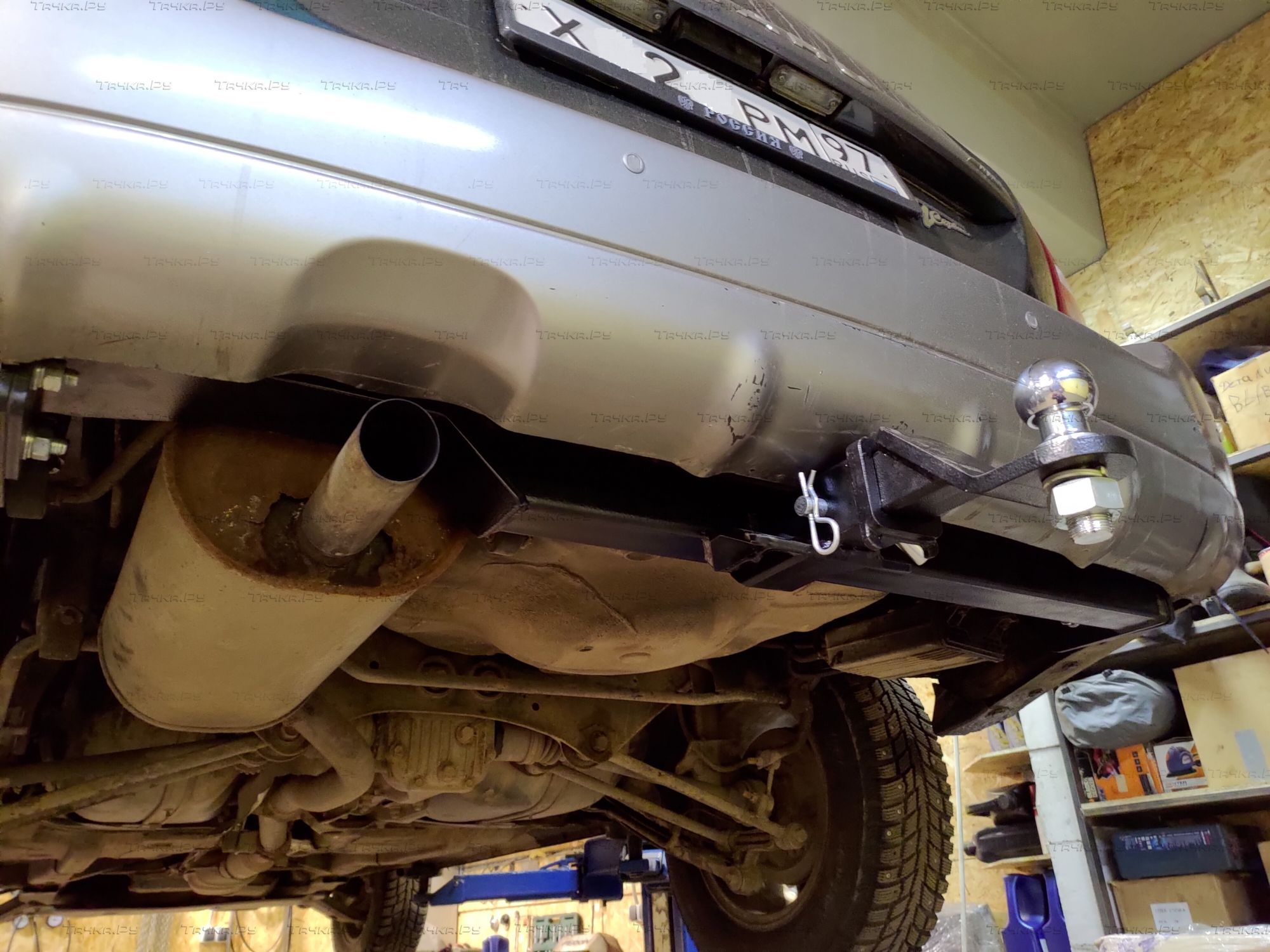 Фаркоп Bizon для Subaru Forester I, II 5 дв. 1997-2008. Быстросъемный крюк. Артикул FA 0140-E