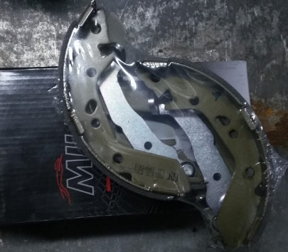 Тормозные колодки Miles. Артикул E210038