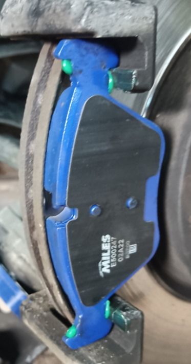 Тормозные колодки Miles (Керамика). Артикул E500247