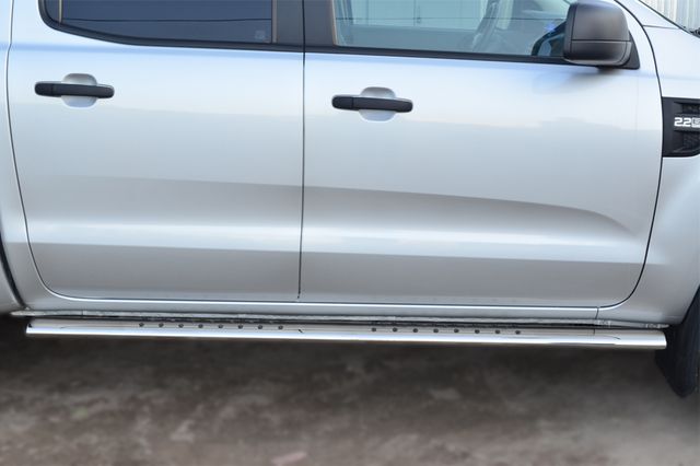 Защита порогов RusStal для Ford Ranger III 2012-2015 труба d120x60 с проступью. Артикул FRO-001299