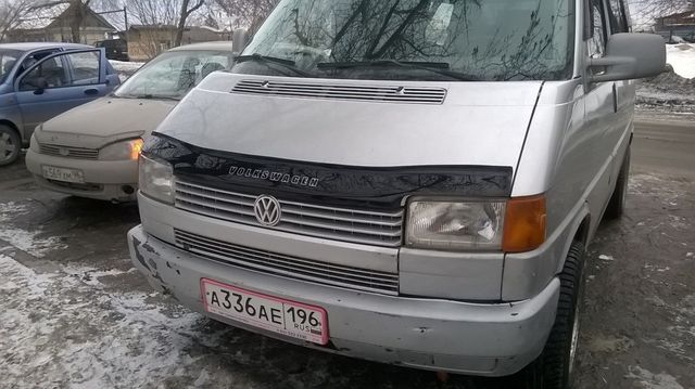 Дефлектор Vip-Tuning для капота Volkswagen T4 (прямые фары) 1990-1998. Артикул VW19