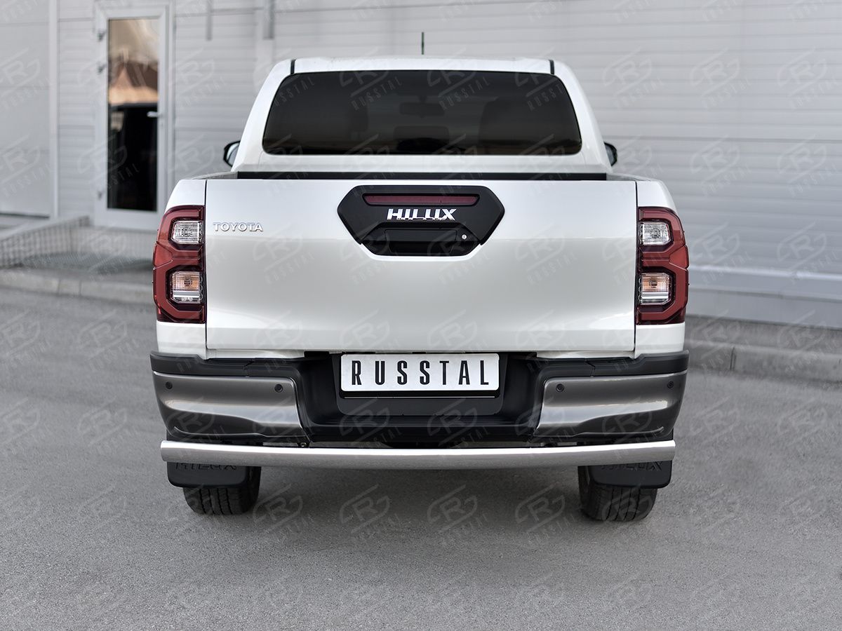 Защита RusStal заднего бампера d75х42 дуга для Toyota Hilux VIII 2020-2026. Артикул THZ-003502