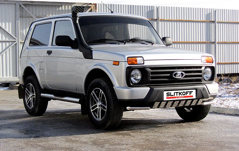 Защита Slitkoff переднего бампера d42 с декоративными элементами для ВАЗ 2121 4х4 Urban 3дв. 2014-2026. Артикул NivUR001