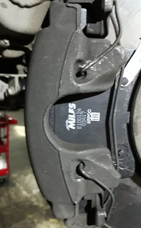 Тормозные колодки Miles (Semi-Metallic). Артикул E100124